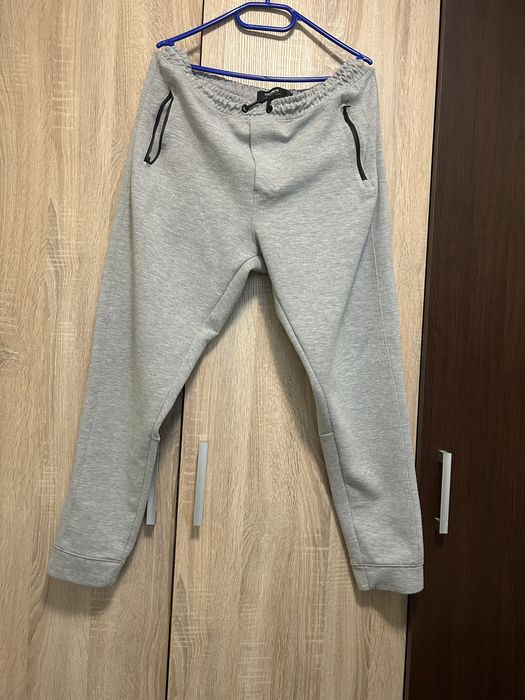 Pantaloni trening pull&bear marimea L