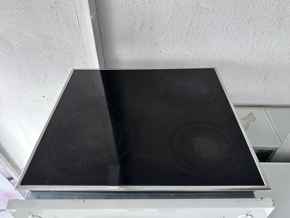 Печка +гаранция. MIELE Керамичен плот. Конвекция. Доставка за София