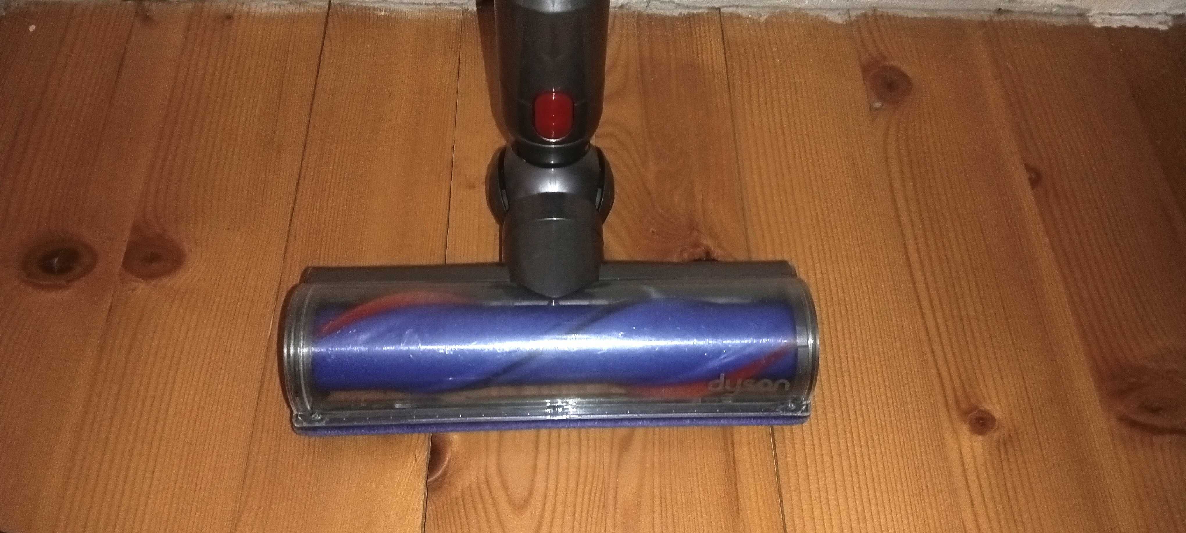 Отлична безжична Dyson V8 прахосмукачка с нова батерия и аксесоари
