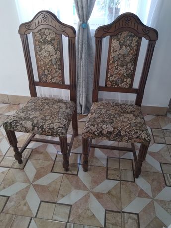 Set 4 scaune tapițate din lemn masiv