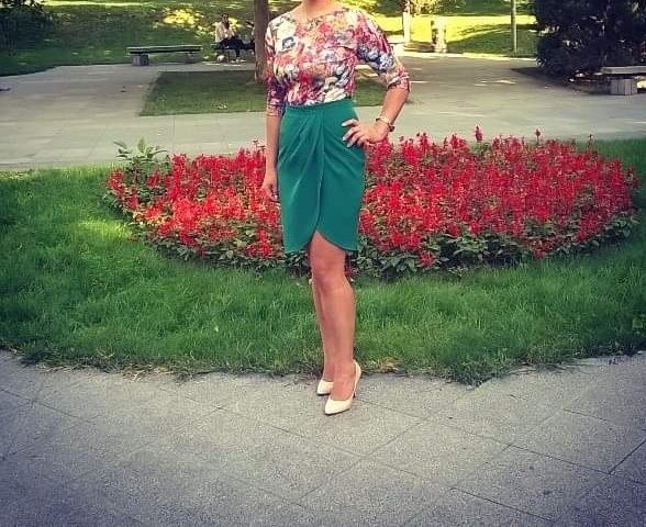 Vând 3 rochii, doua mărime mica, una mărime mai mare