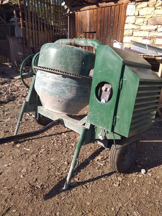 Vând.  Betoniera