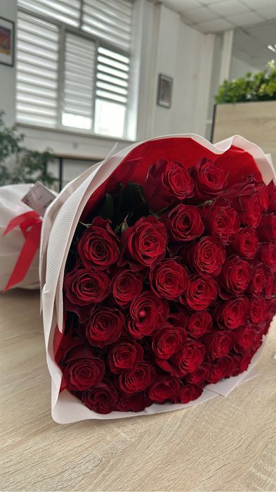 Цветы красные, свежие