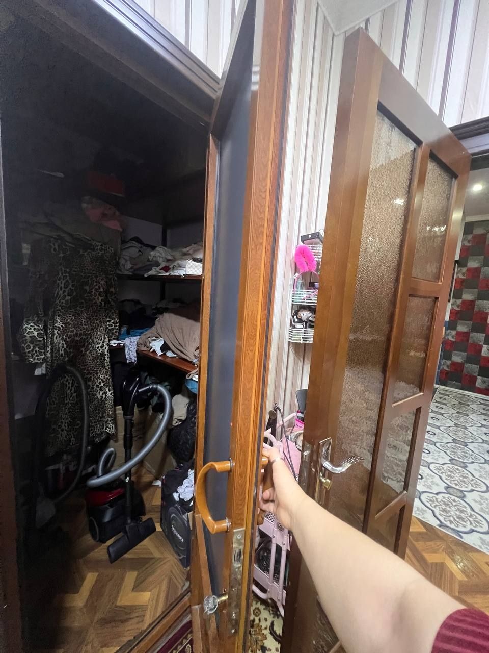 Piridastgir kirpichniy dom
3 etaj 2 xonalik 64 kv
Chinor restaran
Narx