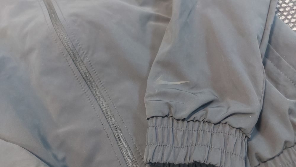 Nike shield яке ветровка S размер  дамско