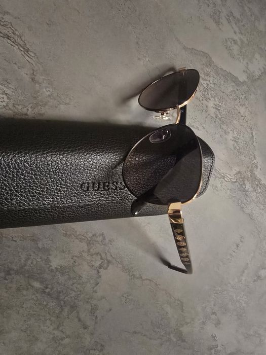 Чисто нови слънчеви дамсли очила guess