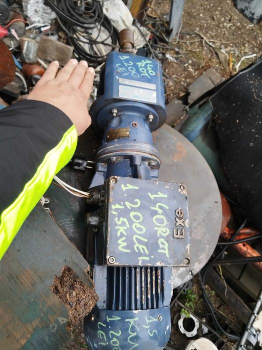 Motor cu reductor 140 rotații foraj ridicate sapa