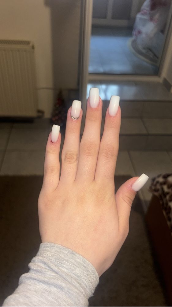 Caut modele pentru unghii