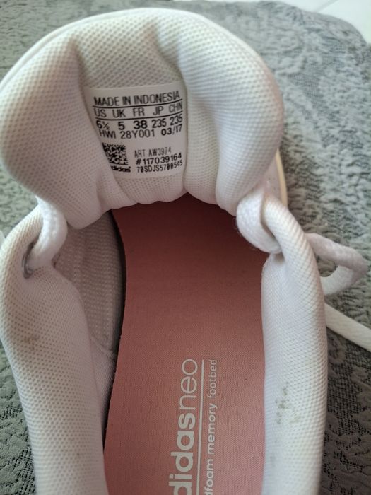 Спортни обувки,бели и удобни