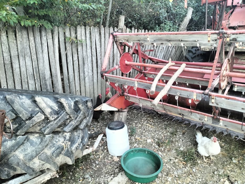 Se vinde combina fahr m66s cu motor cu răcire pe aer deutz f4l 912