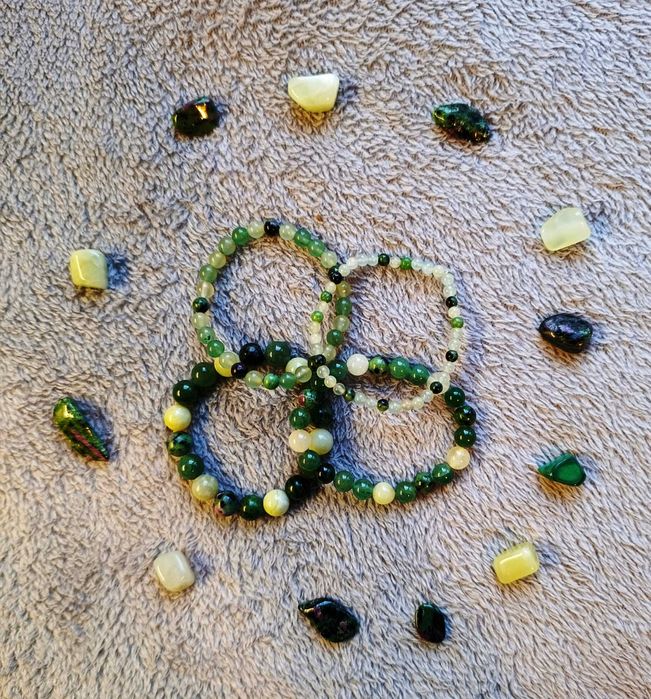 ЛЕЧЕБНА ГРИВНА от 3 вида полускъпоценни камъни. КОЛЕДА