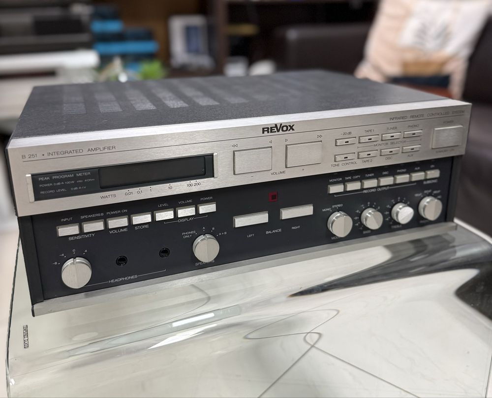 Аудиофилски интегриран стерео усилвател REVOX B 251 - 2x100W