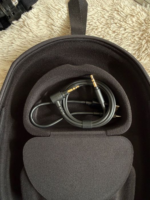 Чисто НОВИ безжични слушалки за продажба Sony WH-1000XM5