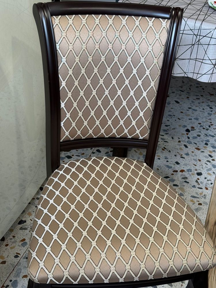 Стол с 4 стульями