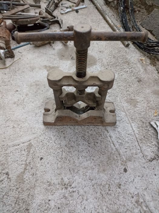 Тиски для труб ссср