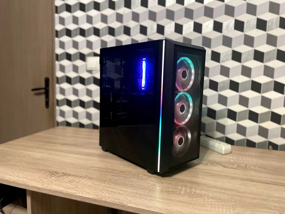 Продава се геймърски/работен компютър – отлично състояние