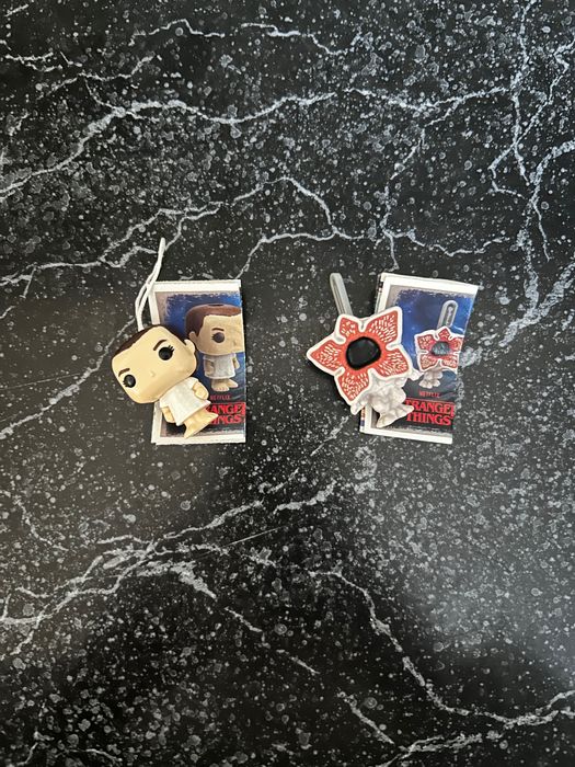 kinder joy stranger things фигурка