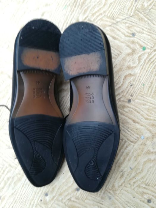 Pantofi marimea 44 de firma aproape noi pret 70 ron