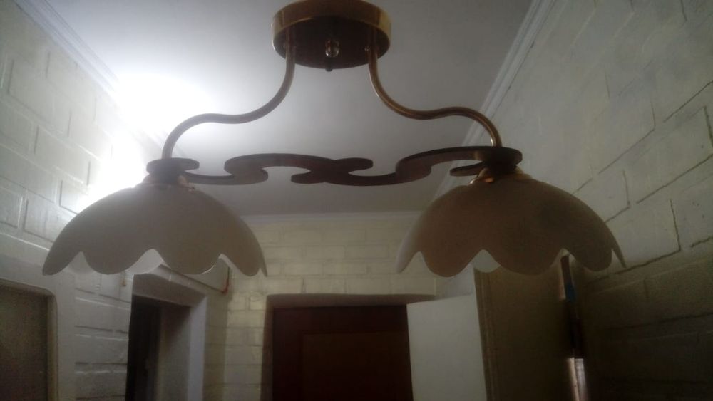 Продам люстру в отличном состоянии