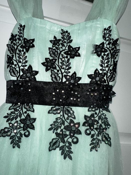 Платье нарядное на девочку!