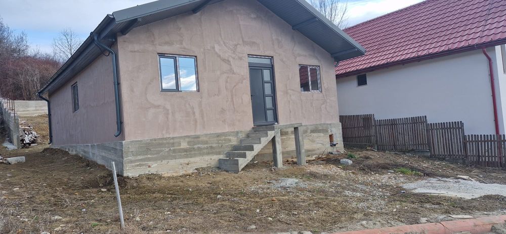 Vând casă in Vladesti