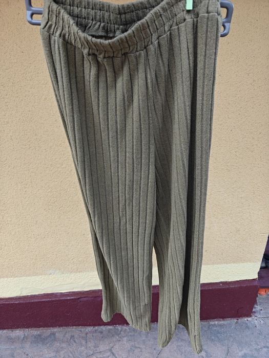 Pantaloni striati, dama