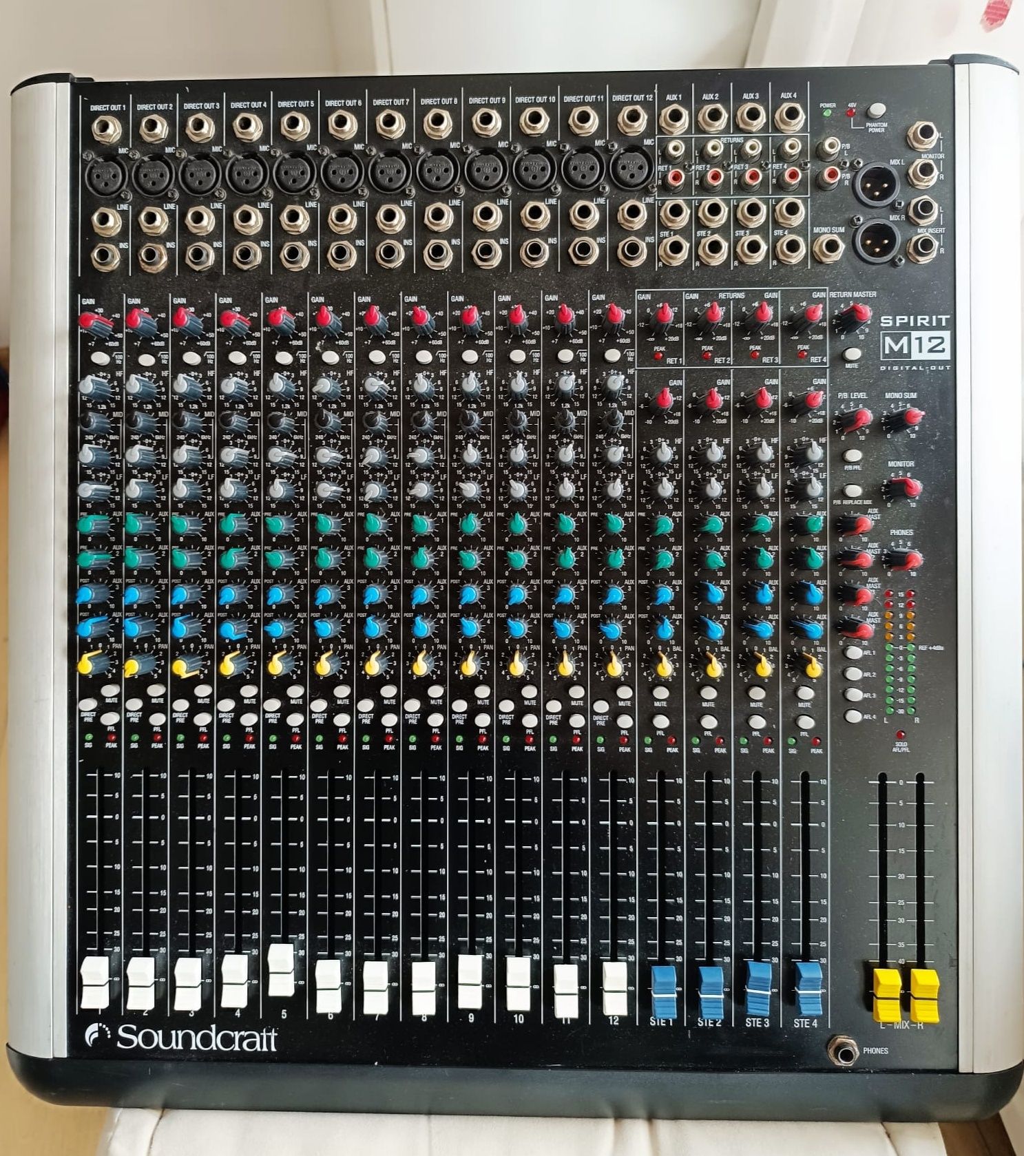Mixer Soundcraft Spirit M 12