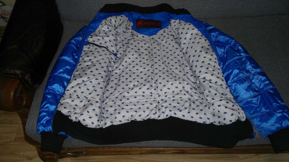 vand geaca albastra nr 48