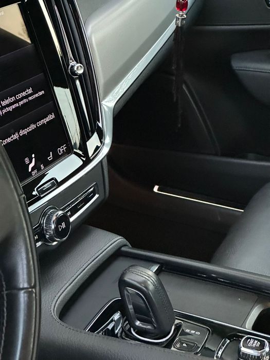 Vând Volvo S90 B5 AWD Hibrid Momentum ProGeartronic