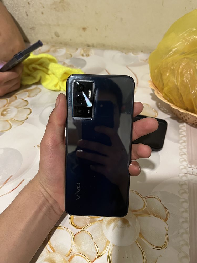 Продам смартфон Vivo v23е