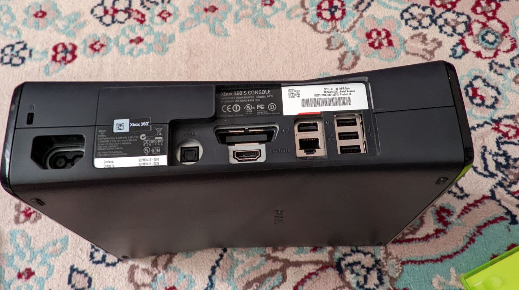 Xbox 360 б/у в хорошом состояние дисков нет