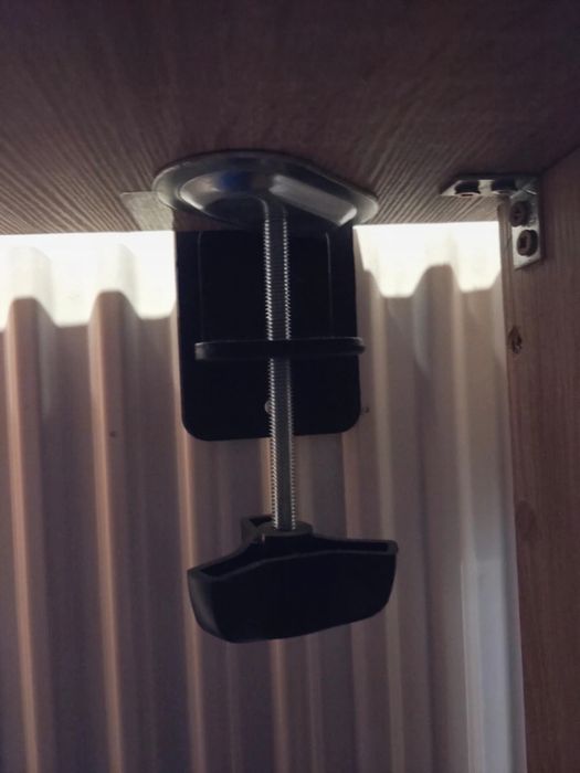 Vand Brat de Monitor