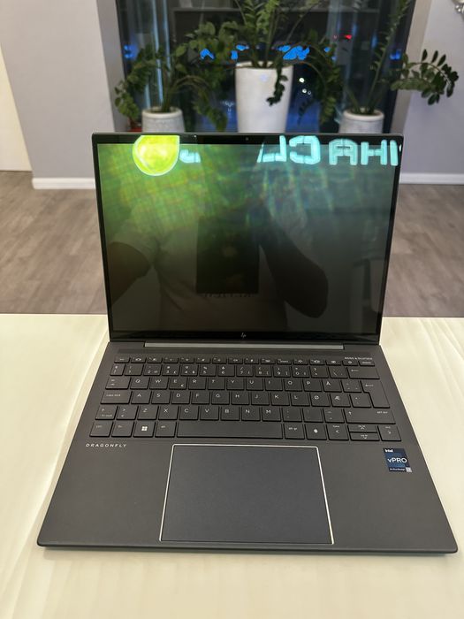 Laptop HP Elite Dragonfly G3 cu procesor Intel Core i7-1265U