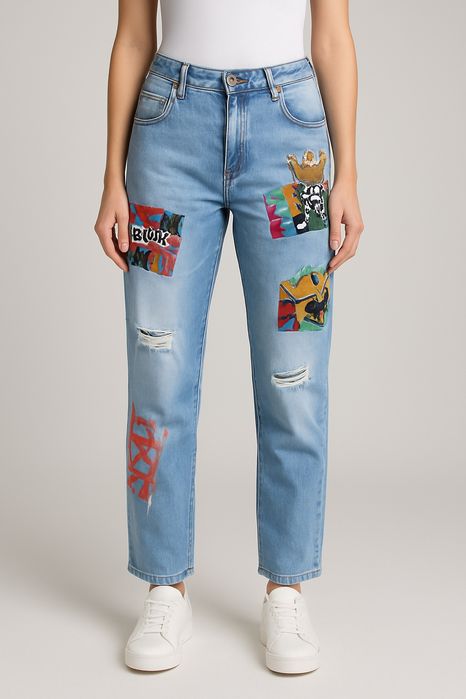 Дамски дънки с цветни кръпки и декорации