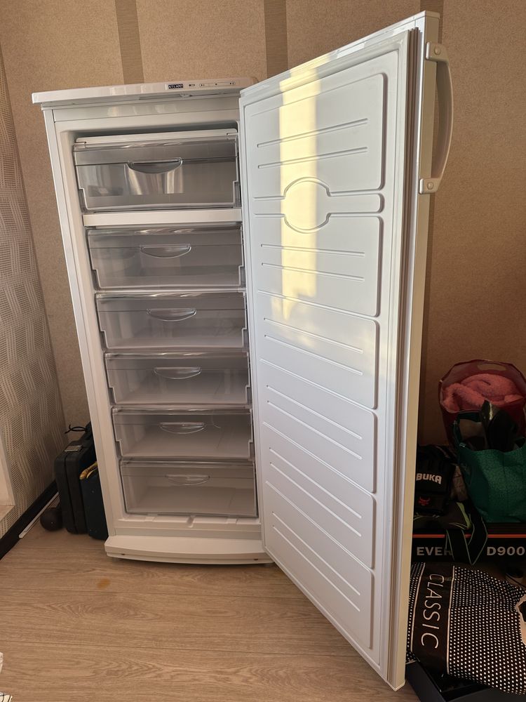 Морозильник Atlant 240 л белый