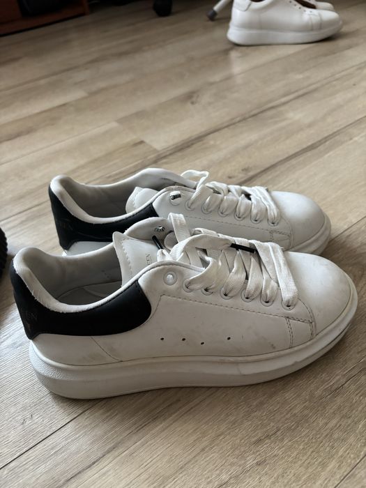 Vand adidasu , marimea 40, pret negociabil