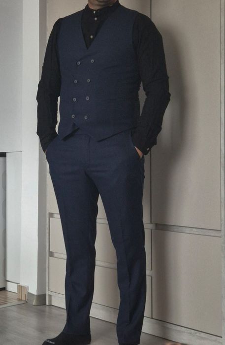 Vând costum 3 piese