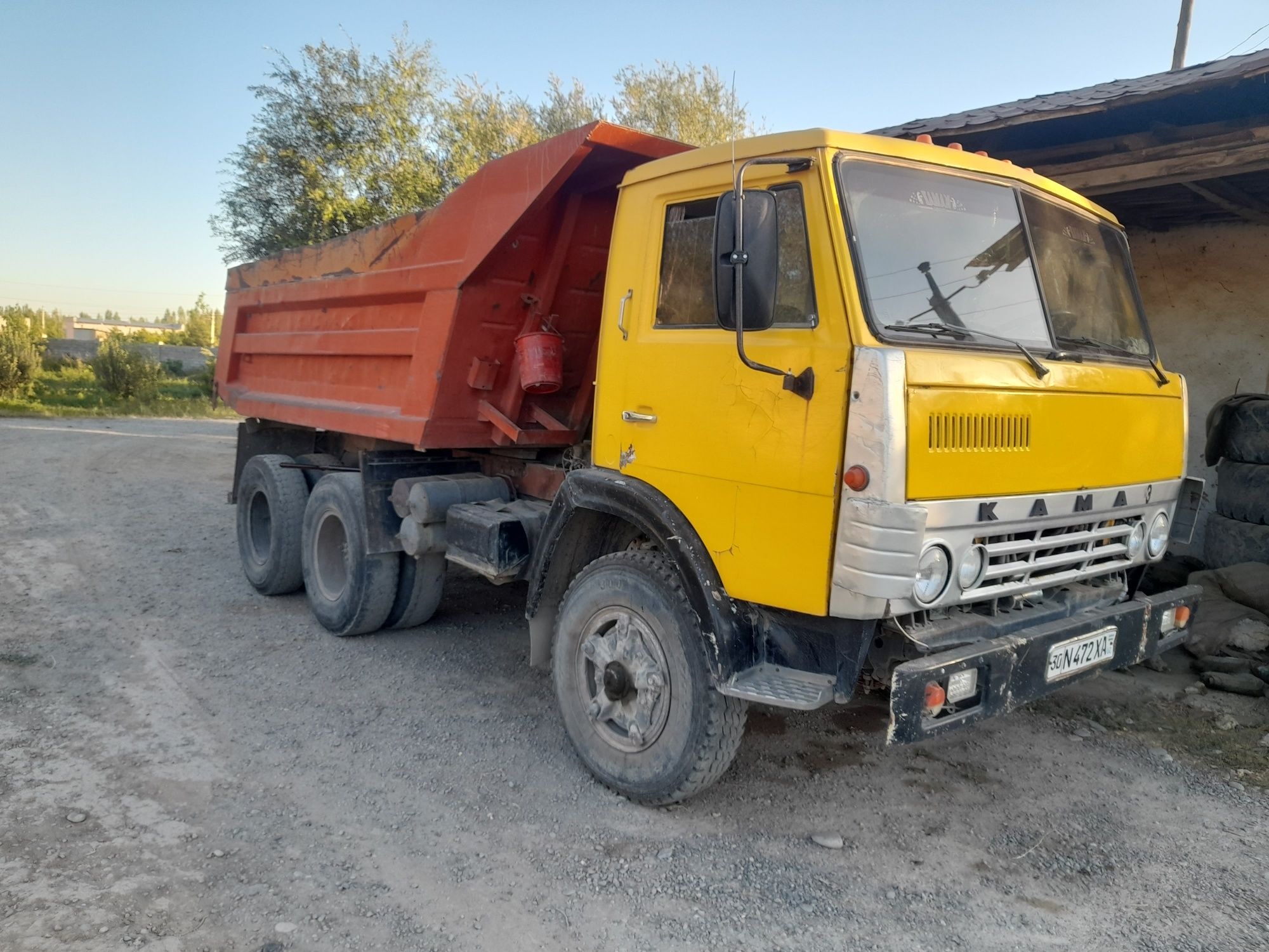 Камаз ишлаб турибди,холати яхши айби йук