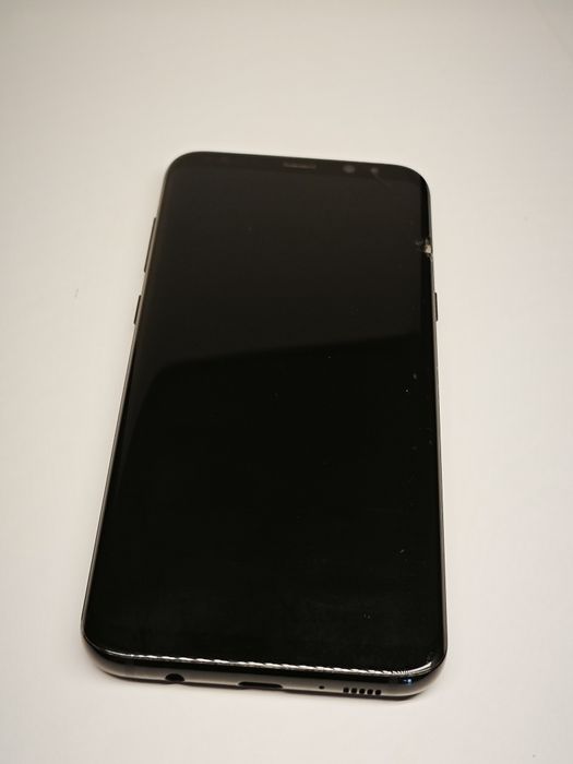 Samsung Galaxy S8+ 64GB, stare bună, mică crăpătură