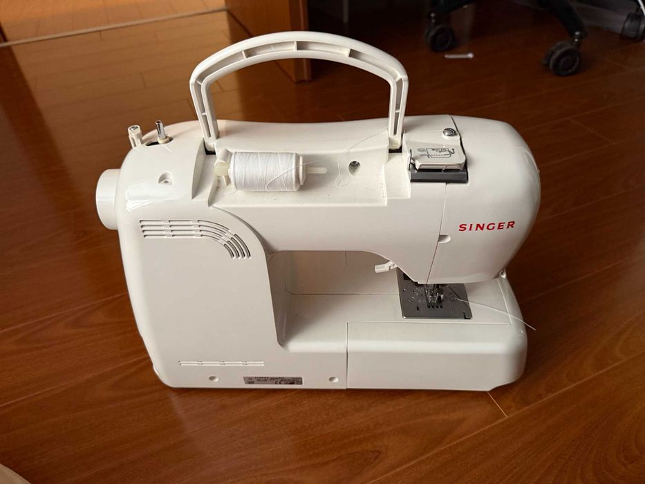 Masina de cusut Singer Curvy 8770