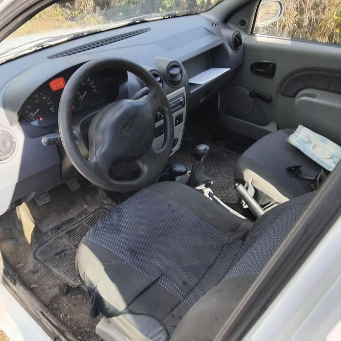 Vând Dacia logan 1/4 benzina din 2006.stare de funcționare bună.