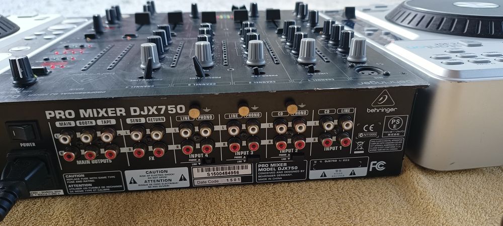 Mixer Behringer cu 2-Cdj Stanton