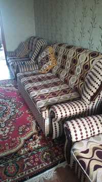 Трехместный диван  и двухместный диван и кресло