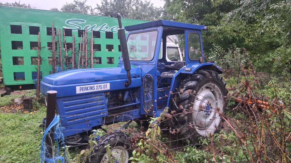 Vand tractor Layland  pentru reparat sau dezmembrat.