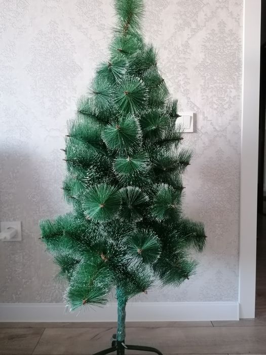 Продам ёлку новогоднюю