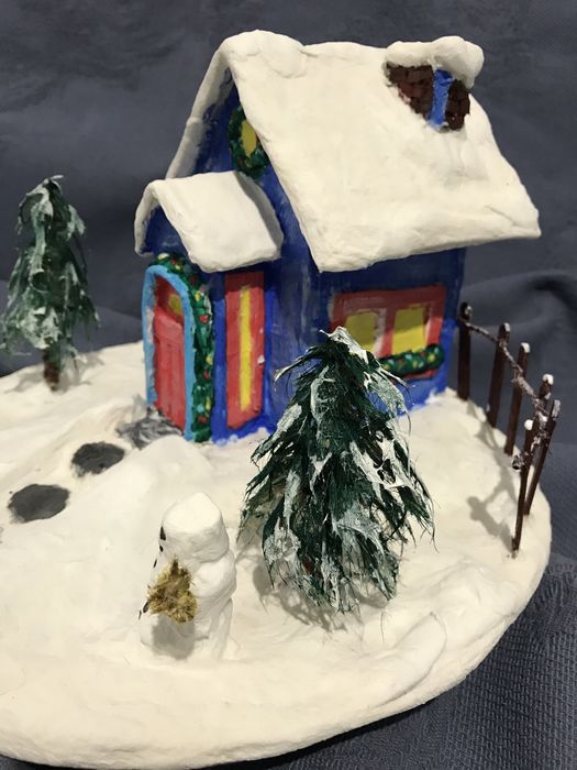 Decor de iarna handmade, Casuta, brazi si oameni de zapada