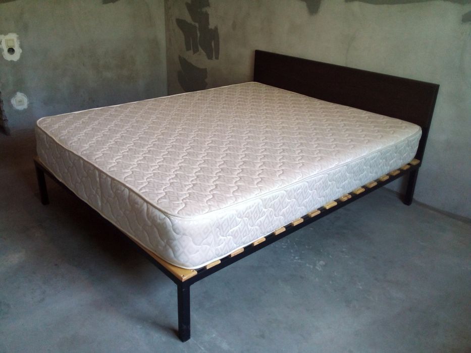 Продаётся двухспальная кровать