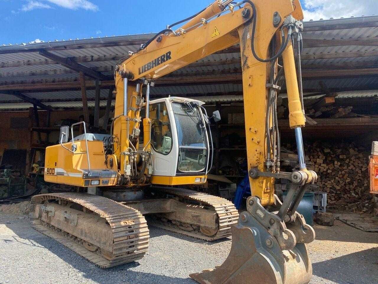 Dezmembrez excavator Liebherr R900C - Piese de schimb Liebherr