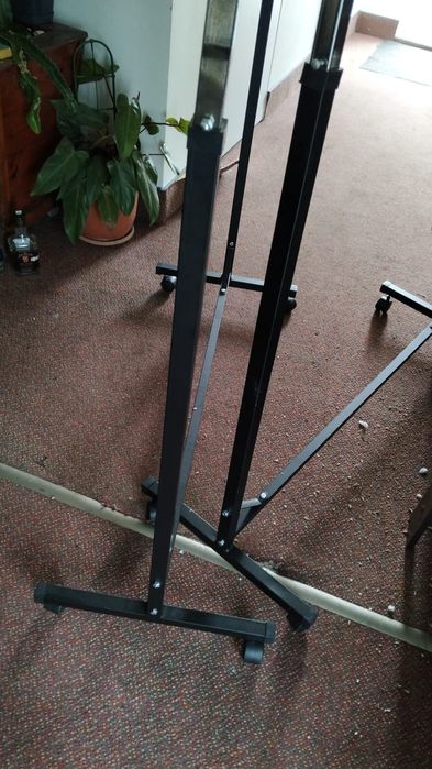 Suporturi umerase pentru magazine