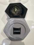 Часовник g-shock черно-златен чисто нов